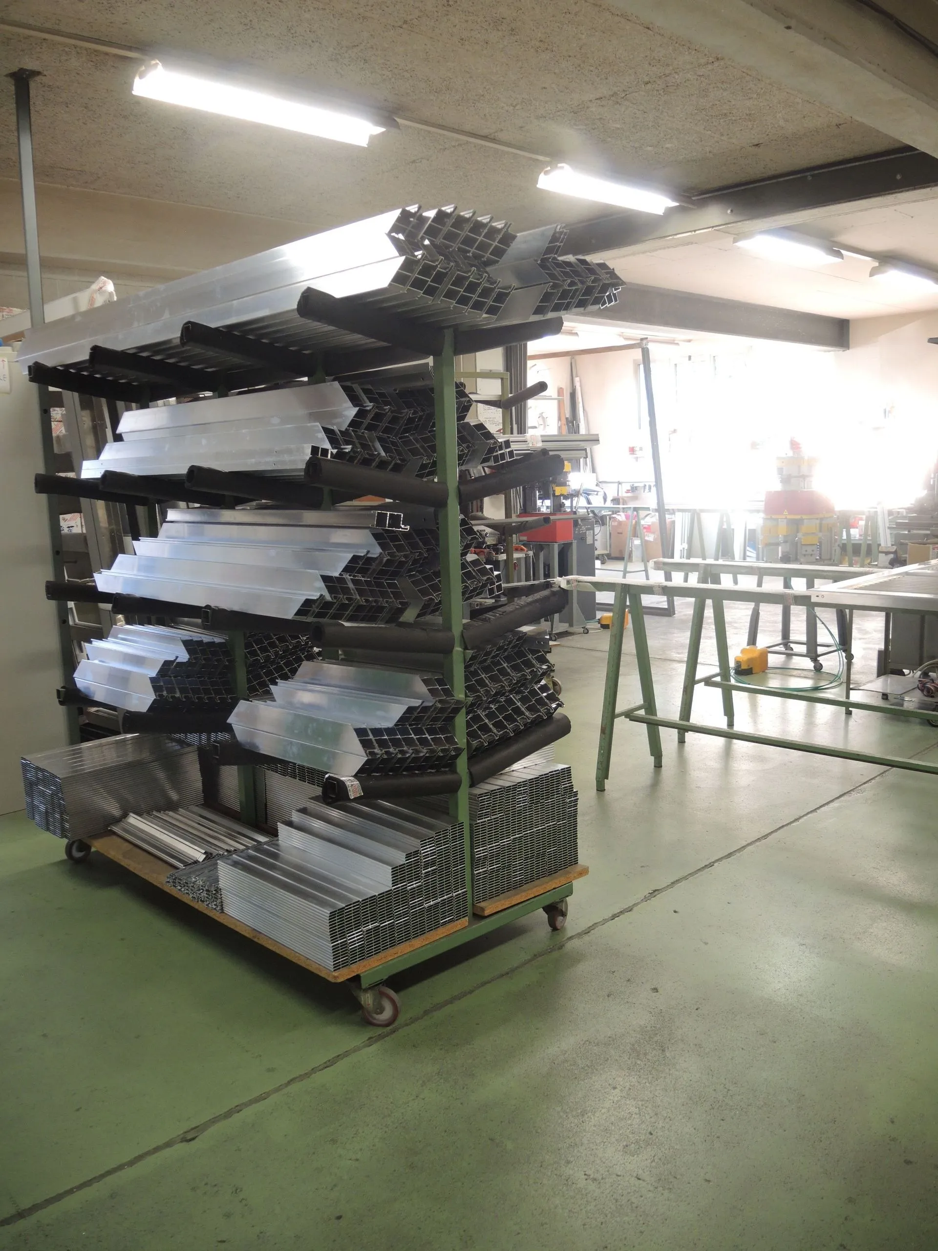 Scaffali con profili in alluminio